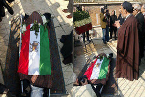 چرا سید محمود دعایی بر تابوت با پرچم شیر و خورشید نماز خواند؟ +عکس دعایی پرچم شیر و خورشید