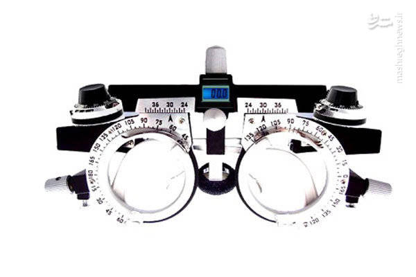 از سوی دیگر، محققان مرکز تحقیقات عیوب انکساری چشم دانشگاه علوم پزشکی مشهد موفق به طراحی عینک سنجش دید با استفاده از لنز کانون متغیر شدند.عملکرد این وسیله مشابه عملکرد دستگاه های فاراپتر، رتینسکوپ و تریال فریم هایی است که درحال حاضر به همراه جعبه لنز در اختیار چشم پزشکان قرار دارد.