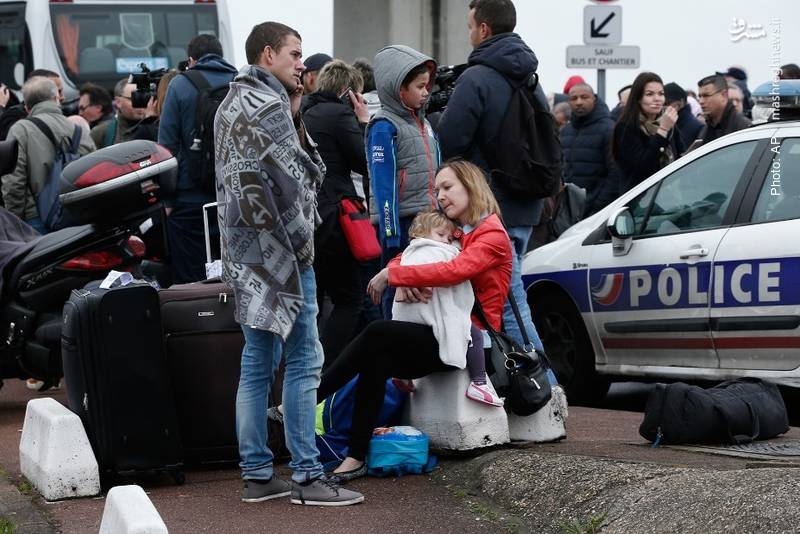 تخلیه فرودگاه پاریس پس از ربوده‌شدن اسلحه یک پلیس توسط عامل تروریستی
