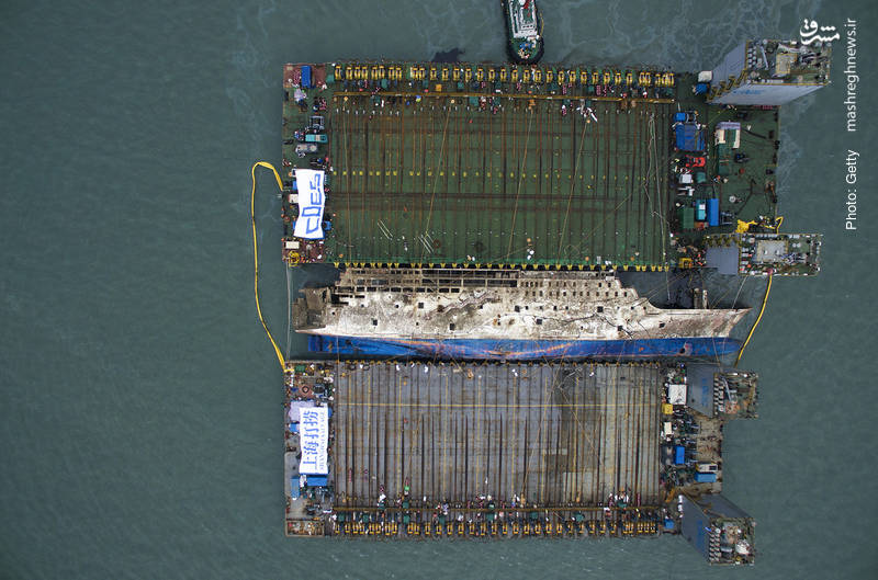 تلاش دولت کره جنوبی برای خارج‌کردن کشتی غرق شده Sewol که دو سال پیش منجر به مرگ حدود 300 تن شد