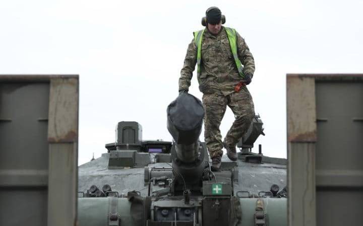 رسیدن تانک‌های بریتانیایی چلنجر 2 به استونیا در راستای تقویت حضور ناتو در مرزهای روسیه