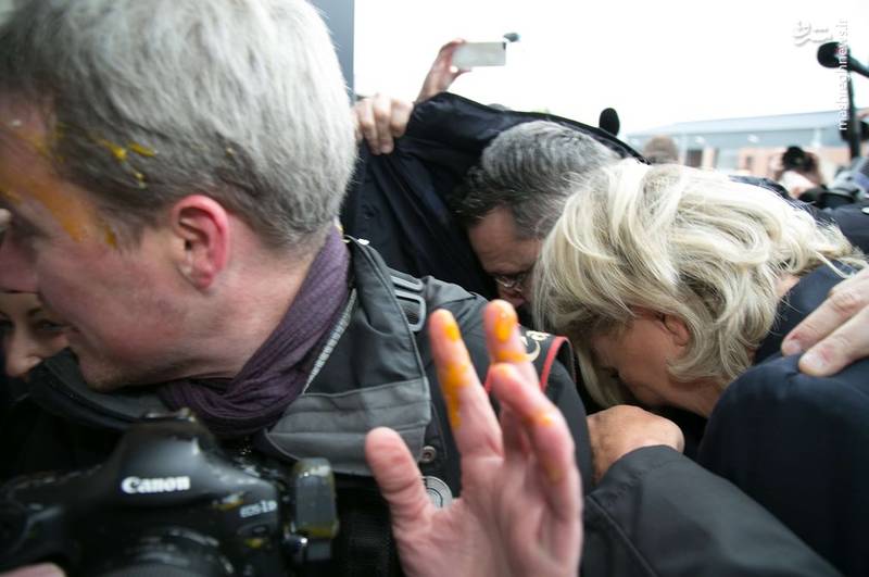  حمله معترضین مارین لوپن، کاندیدای انتخابات ریاست جمهوری فرانسه