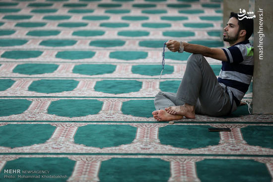 عکس/ مناجات خوانی ماه رمضان در مسجد دانشگاه امام صادق(ع)
