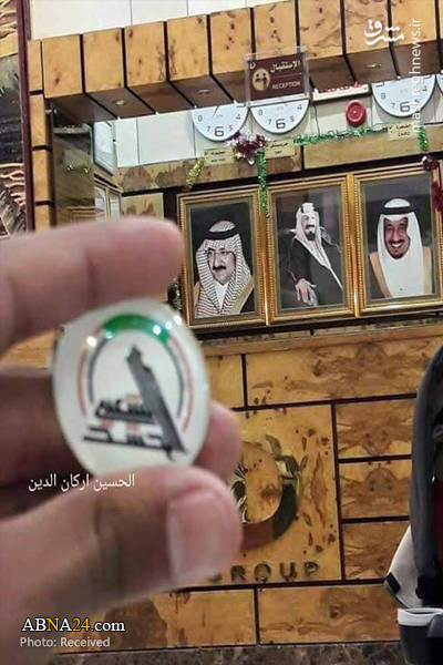 اهتزاز پرچم الحشد الشعبی در جوار خانه خدا 