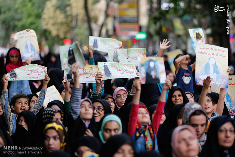 تجمع بزرگ بانوان همدانی با موضوع عفاف و حجاب 