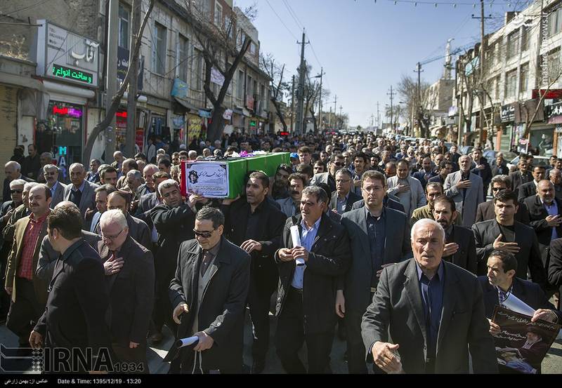 تشییع و خاکسپاری احمد عزیزی شاعر ارزشی انقلاب