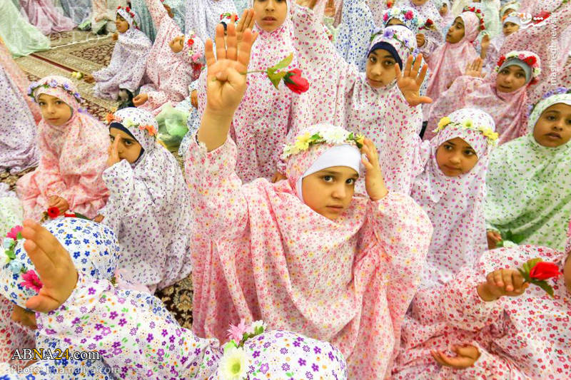جشن تکلیف دختران عراقی در حرم امام علی(ع)
