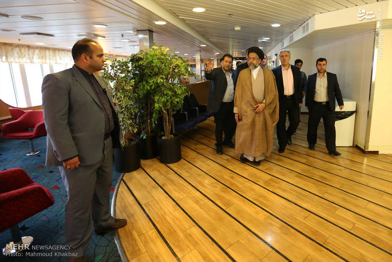 بازدید وزیر اطلاعات از کشتی اقیانوس پیمای تفریحی و مسافری در کیش