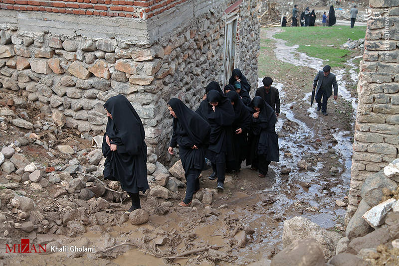  تشییع جانباختگان سیل عجب شیر