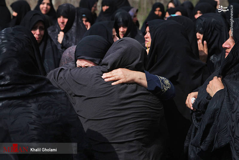  تشییع جانباختگان سیل عجب شیر