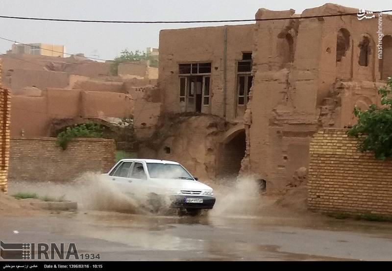 گرد و خاک و بارش باران در یزد