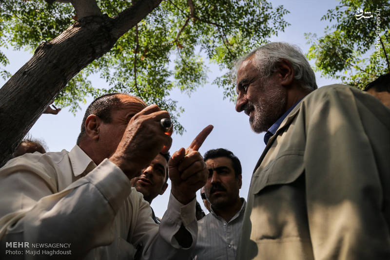 گفتگوی چهره به چهره انتخاباتی در بازار تهران 