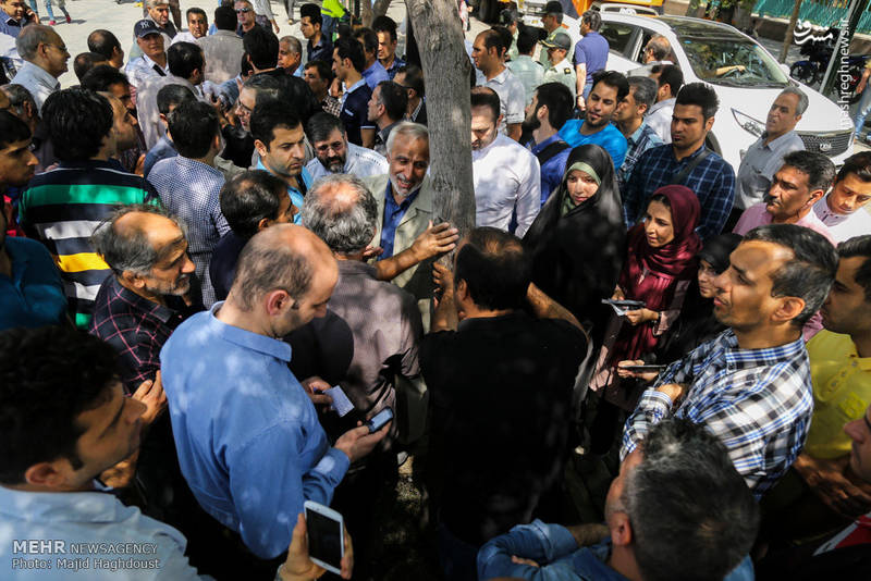 گفتگوی چهره به چهره انتخاباتی در بازار تهران 