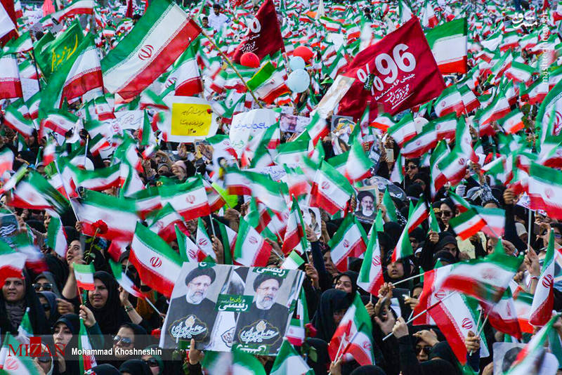 حاشیه های تجمع باشکوه طرفداران رئیسی در مشهد