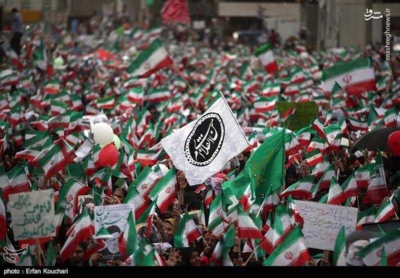 حاشیه های تجمع باشکوه طرفداران رئیسی در مشهد