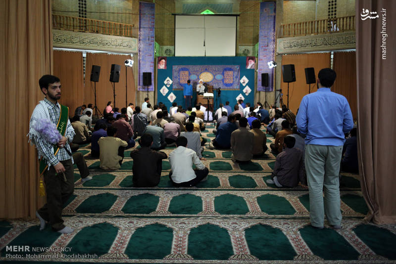 مناجات خوانی ماه رمضان در مسجد دانشگاه امام صادق(ع) 