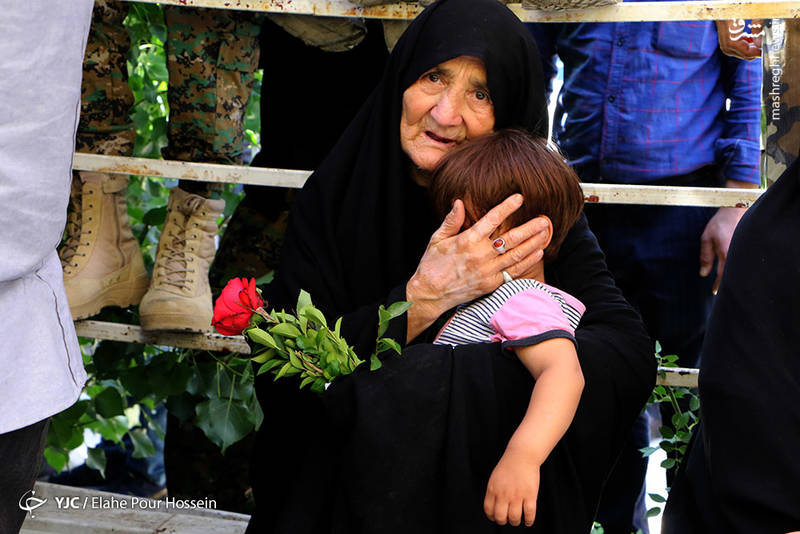 تشییع مدافع حرم در شیراز‎