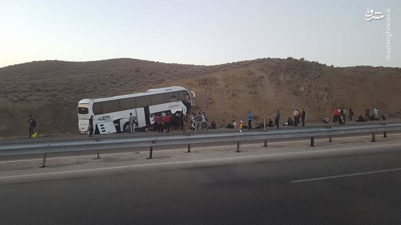 برخورد اتوبوس با کوه در محور اصفهان _ کاشان