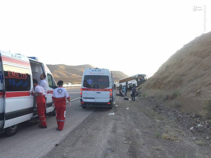  برخورد اتوبوس با کوه در محور اصفهان _ کاشان