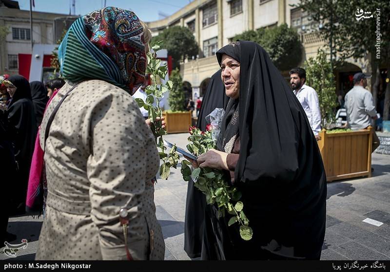  مراسم روز عفاف و حجاب در بازار تهران 