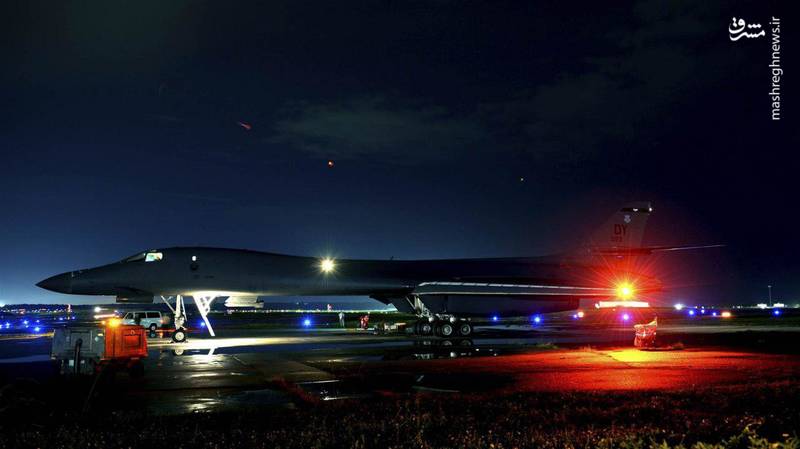 بمب افکن B-1B در حال آماده شدن برای پرواز به سمت شبه جزیره کره از پایگاه هوایی اندرسن در گوام