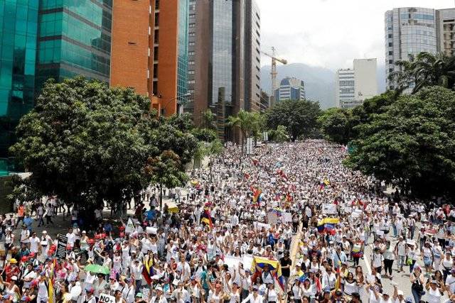 فیلم/ راهپیمایی هزاران نفری در ونزوئلا علیه تهدید ترامپ 