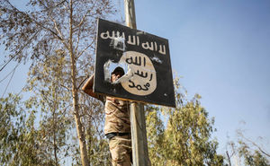پایین کشیدن پرچم‌های داعش در تلعفر