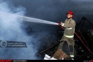 آتش‌سوزی انبار پلاستیک در جنوب شرق تهران