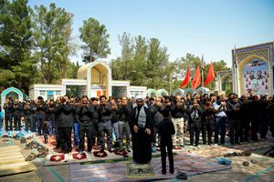 نماز جماعت ظهر عاشورا ▫️مقبره شهید حججی-گلزار شهدای نجف آباد