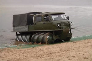 فیلم/ خودروی عجیب روسی نیاز به جاده ندارد