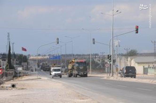 حرکت زره پوش ها و سامانه های پدافندی ترکیه در مرز سوریه و در نزدیکی شهر ادلب