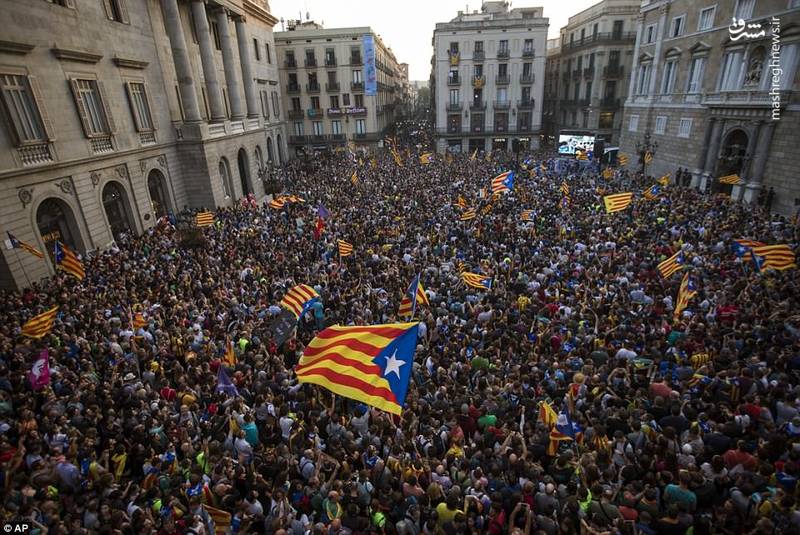 حمایت هزاران جدایی‌خواه در پی اعلام استقلال یکطرفه کاتالونیا از اسپانیا