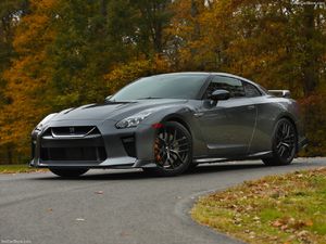 Nissan GT-R [US] (2018)