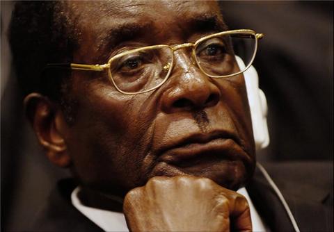 مخالفت موگابه با درخواست ارتش برای کناره‌گیری