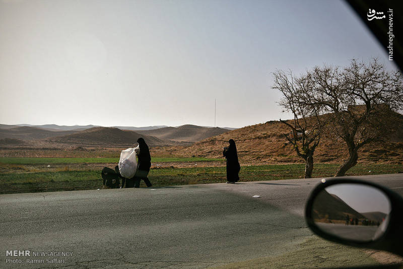 حرکت کاروان زائران پیاده به سمت مشهد