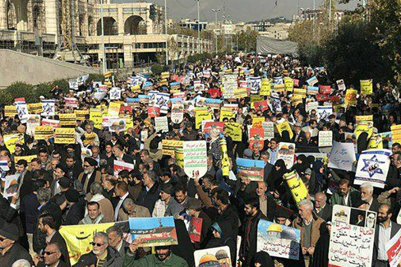 فیلم/ اعتراض تهرانی ها علیه تصمیم ترامپ