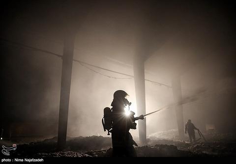 آتش‌سوزی در یک حسینیه در درکه + عکس