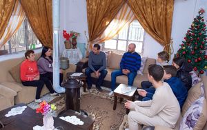 بازدید بشار اسد و خانواده‌اش از مجروحین حمص