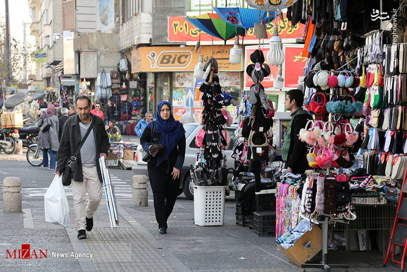 فضای آرام میدان انقلاب و خیابان‌های اطراف