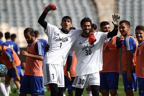 حسینی و بیرانوند از رحمتی عبرت بگیرند!/ باشگاه‌ها باعث نابودی بازیکن خود می شوند!