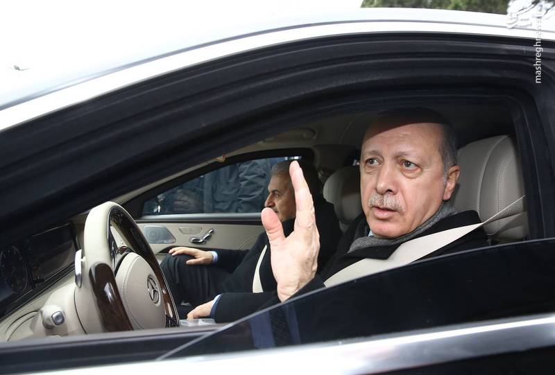 نخست وزیر ترکیه «بینالی یلدریم» در کنار اردوغان