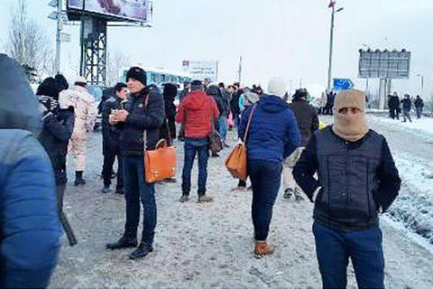 عکس/ قطع برق مترو و سرگردانی مسافران در پل‌فردیس