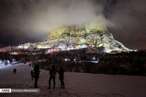 کوه سنگی در روز برفی اصفهان