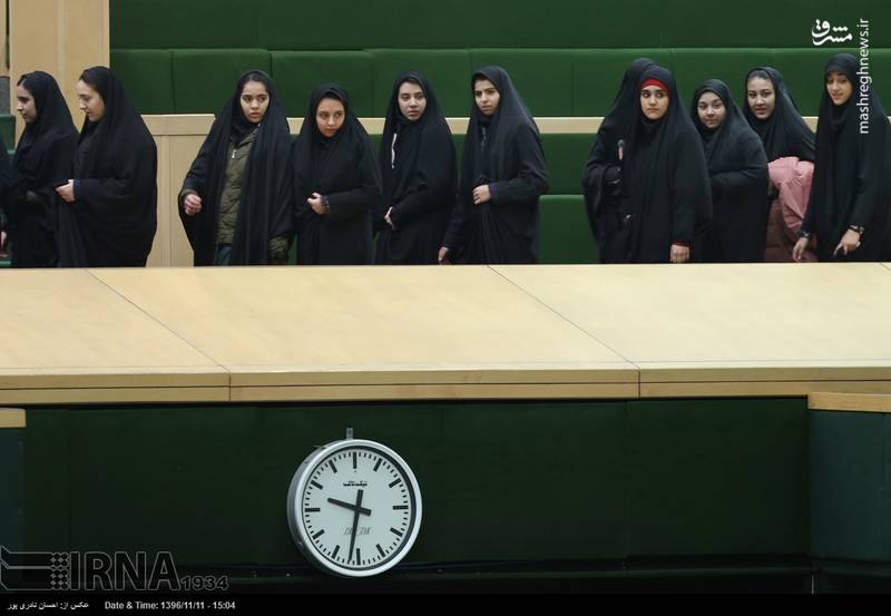 دانش آموزان امروز جلسه علنی مجلس شورای اسلامی را از نزدیک شاهد بودند 