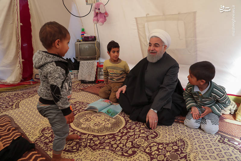 روحانی در چادر زلزله زدگان کرمانی
