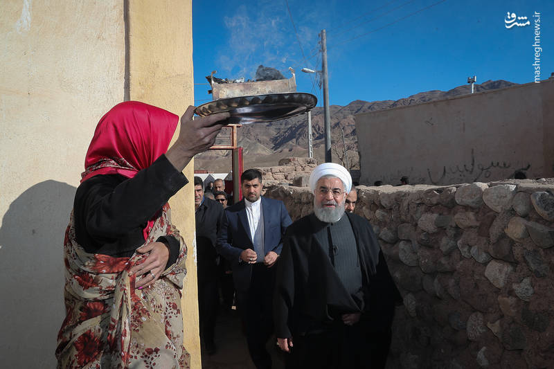استقبال مردم روستای زلزله زده گورک از روحانی