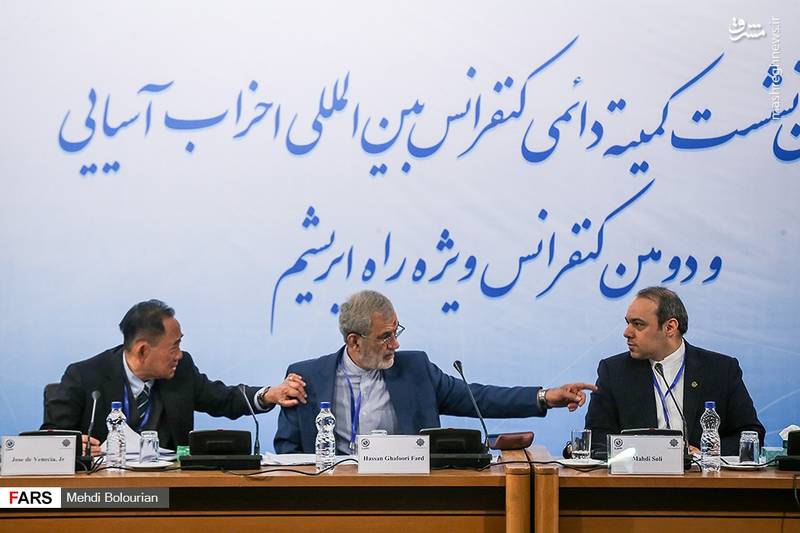 این کنفرانس بین‌المللی بامشارکت یکصد نفر از رهبران، دبیران کل و مقامات ارشد 40 حزب و سازمان سیاسی از 25 کشور آسیایی و نیز مسئولان سازمان‌های منطقه‌ای و بین‌المللی در حال برگزاری است.