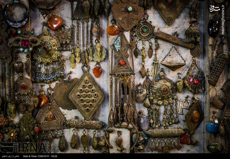  بازار قیصریه یکی از مراکز مشهور صنایع دستی است. 