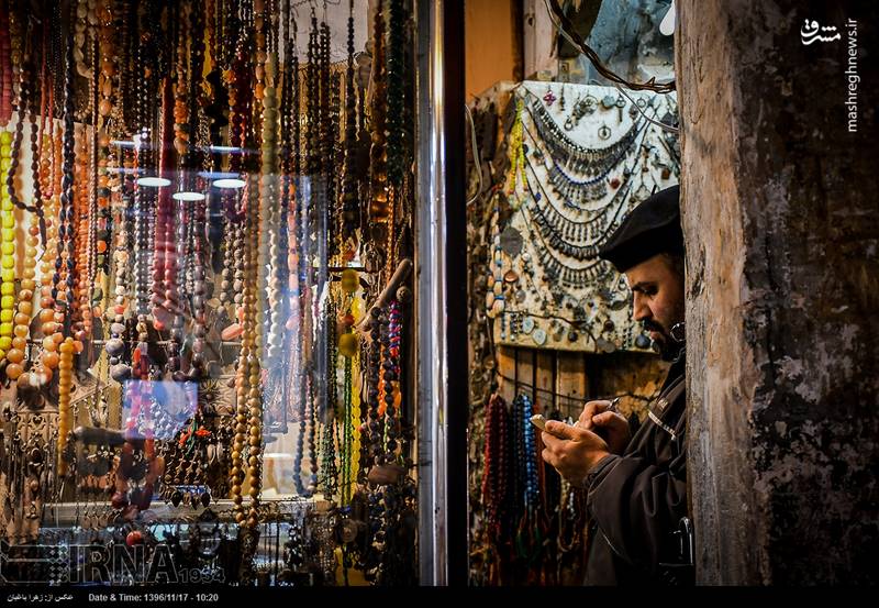  امتداد بازار بزرگ اصفهان به مسجد جامع و سپس به بازار عریان منتهی می‌‌شود.