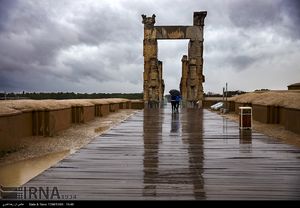  یک روز بارانی در تخت جمشید‎ 